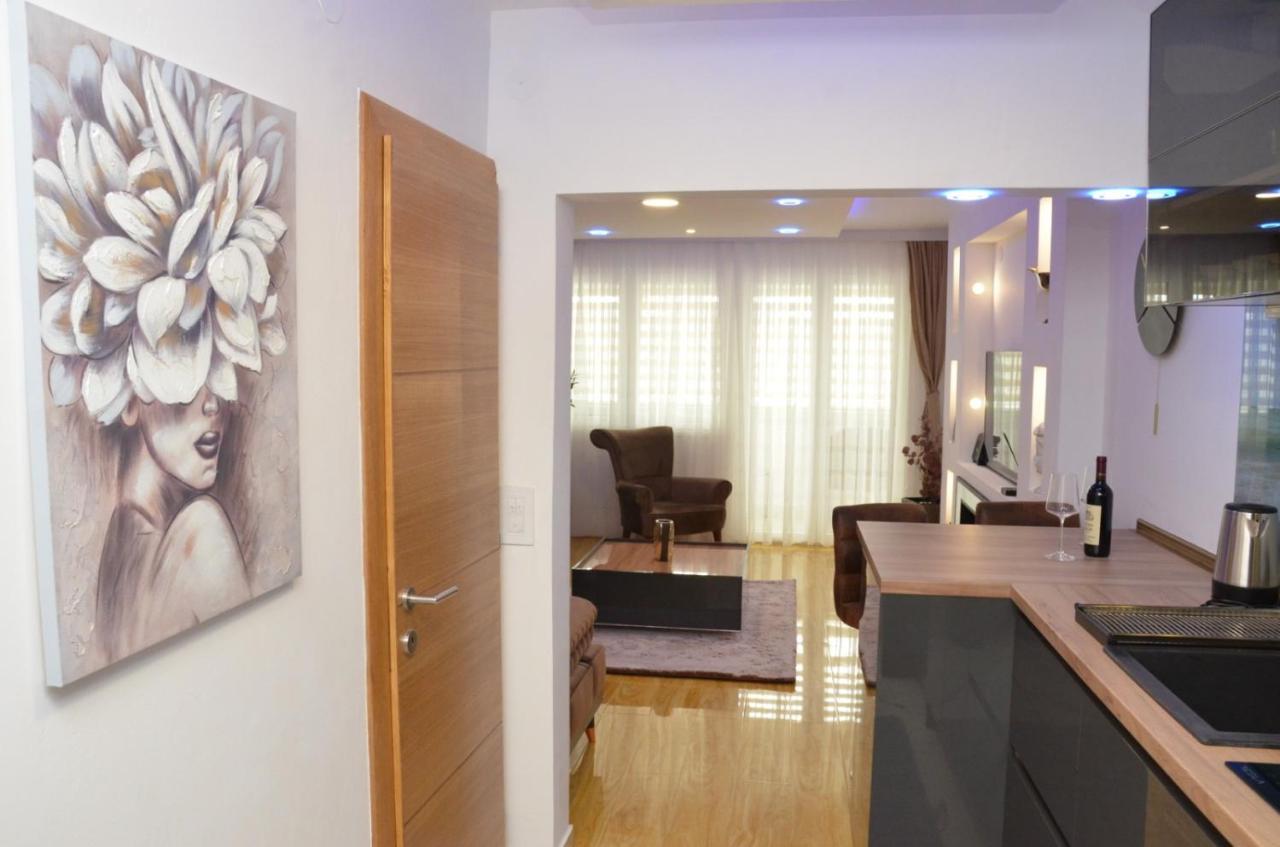 Centar 5 Star Apartment Kraljevo Exterior photo